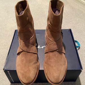 Splendid Suede Caramel Color Ankle Boots